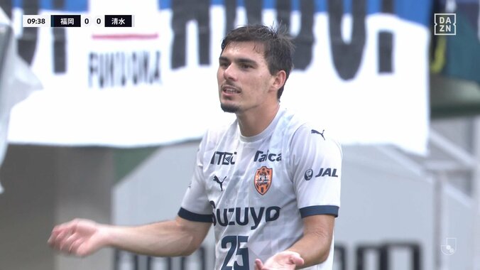 「イエローやろ」明らかなハンドが“お咎めなし”でSNS総ツッコミ「なんでカード出ないの」「思いっきり手で触りに行っていますよね」 5枚目