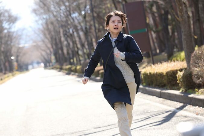 波瑠＆成田凌、惹かれ合いながらも別々の人生を選んだ二人の30年を描く『弥生、三月』予告映像解禁 15枚目