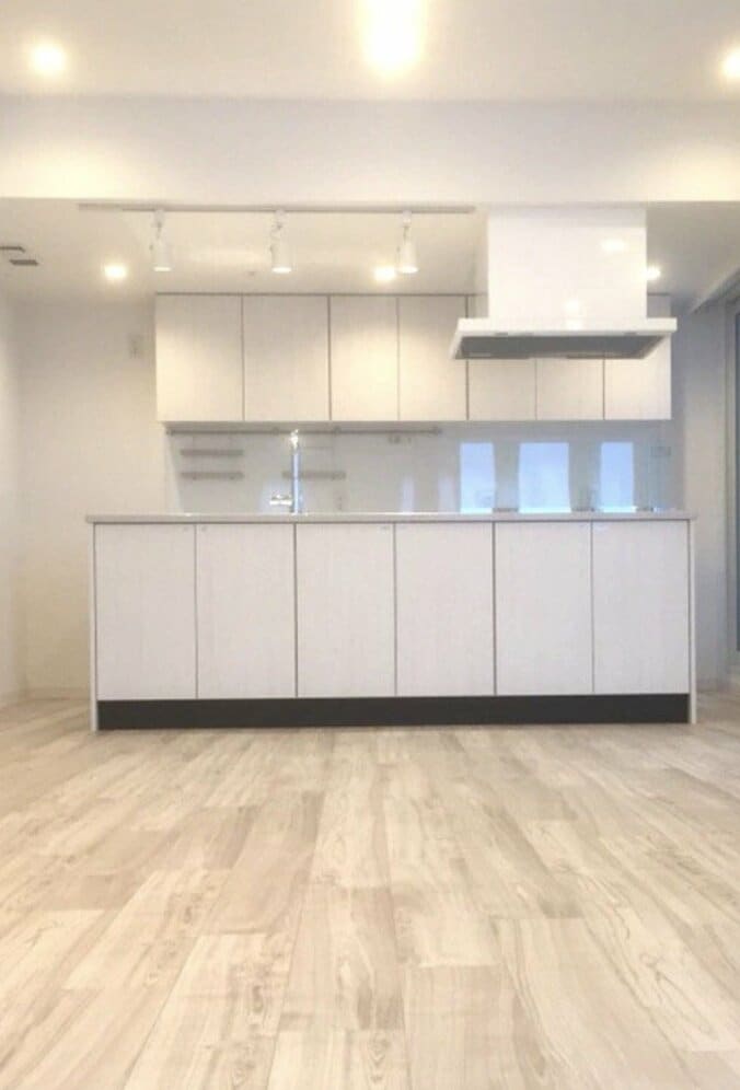 紺野あさ美、引越したての自宅キッチンを公開「まだまだ部屋は大荒れ」 1枚目