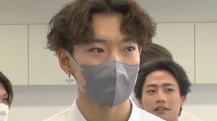 【写真・画像】柄本佑似のイケメン美容学生に「めっちゃ似てる」「マスク外した瞬間に可愛い」の声　1枚目