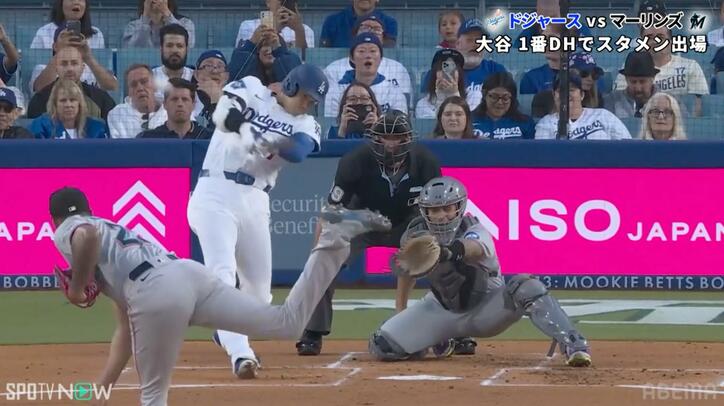 【写真・画像】誰へのポーズ？ 大谷翔平、一瞬見せた“動き”にファン注目「カッコよすぎ」“爆速盗塁”成功シーンが話題に「マッカローさんかな？」　1枚目