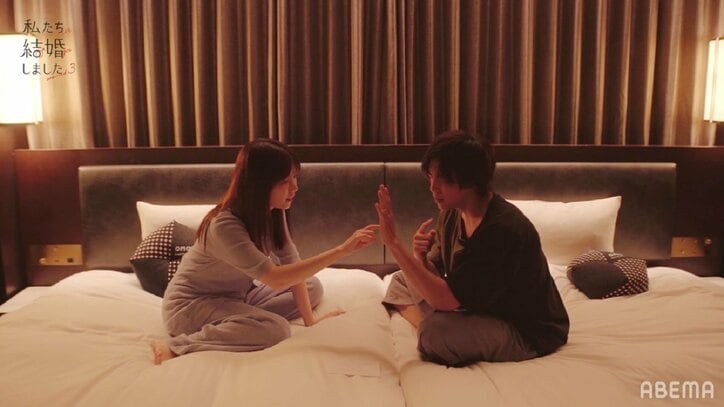 佐野岳、ベッドの上でぱるるに“愛”を伝える「愛しさみたいなものが…」『私たち結婚しました3』第8話