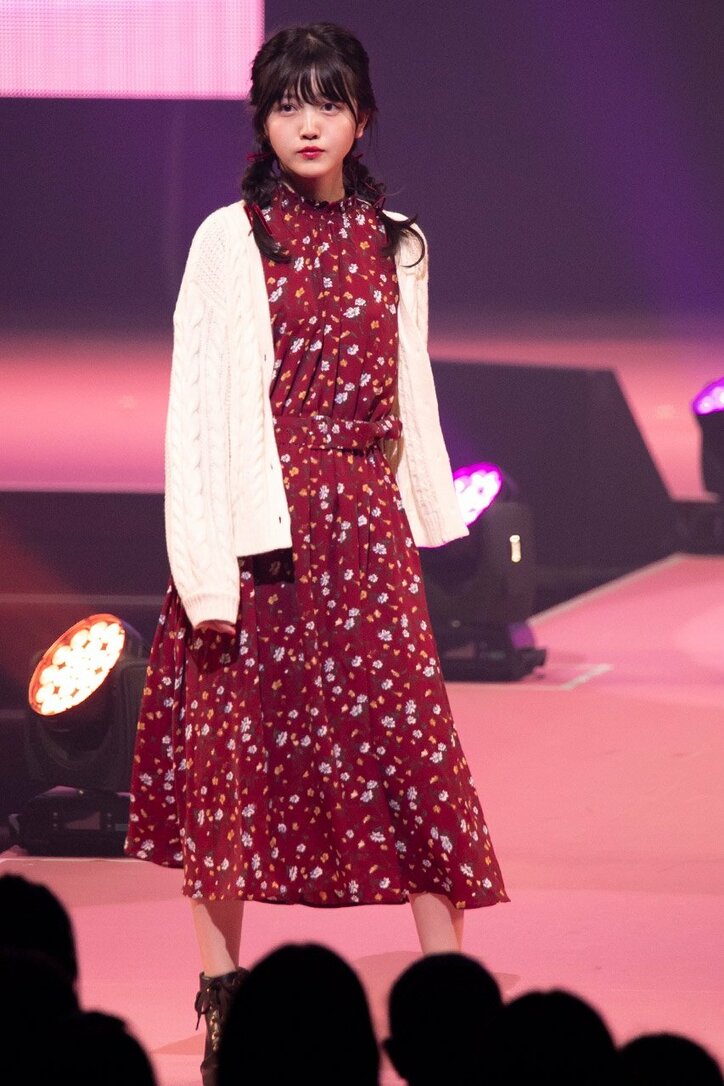 乃木坂46久保史緒里『華のSeventeen』イベントに2年連続出演、ランウェイ笑顔で闊歩