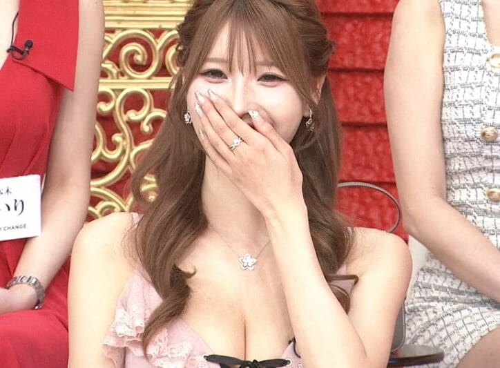 【写真・画像】“予約できない幻のキャバ嬢”、久しぶりに出勤し月間2億円達成！史上最高記録を更新「1番になりました」　1枚目