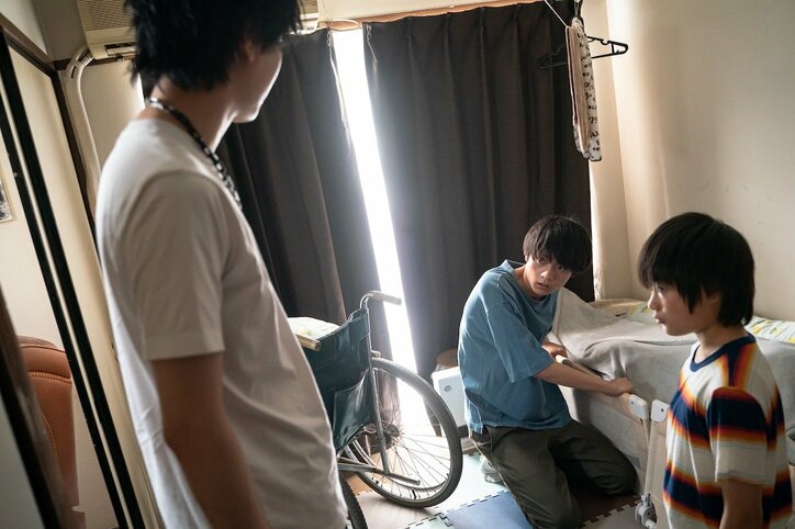 半グレの兄に刺されて救急搬送も、学校に通えるように…ヤングケアラー武藤(水沢林太郎)の姿に涙『覆面D』最終話