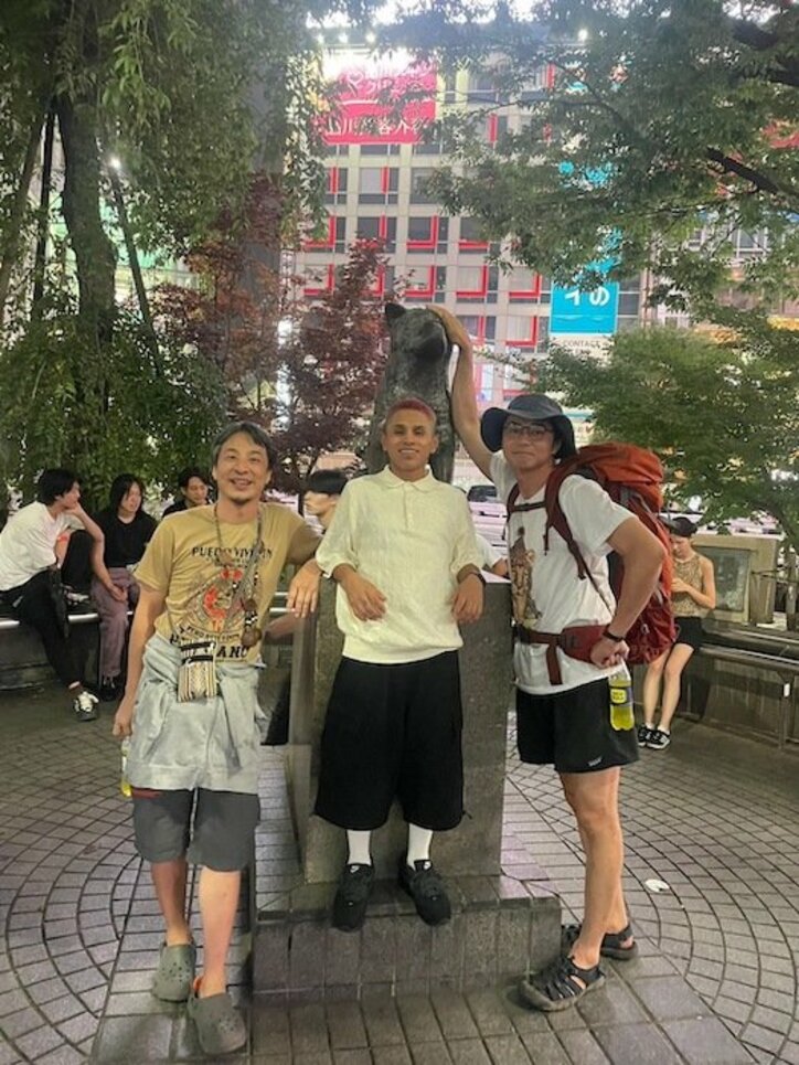 【写真・画像】ひろゆき、深夜の渋谷でナンパし好感触「めっちゃ好きだからいいよ」ギャルにも大人気　1枚目