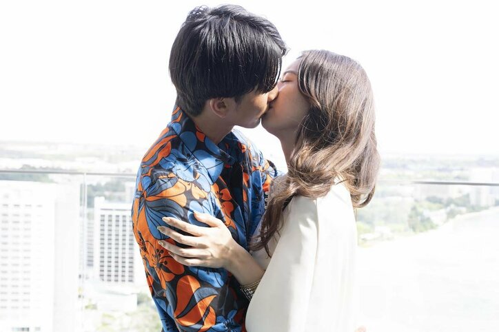 カップル成立で涙のキス 美尻ナース&塩顔マッチョの恋に峯岸みなみ感動『シャッフルアイランド Season2』