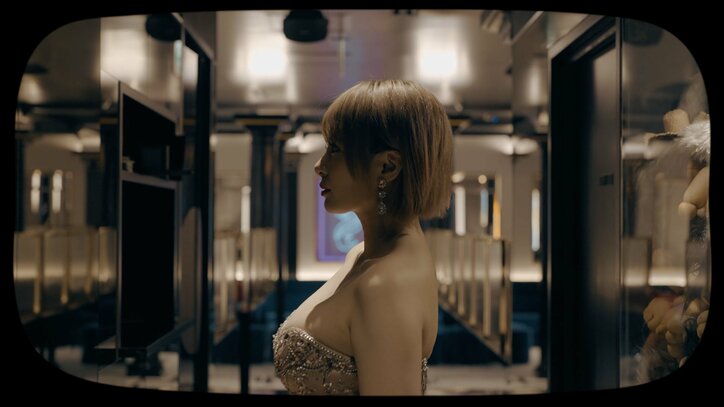 2月9日発売のHOSHIMI RIKA、待望のNew EPから先行配信シングルリリース！セクシー女優専門キャバクラ”Red Dragon”で撮影された エロ可愛いMVも公開！