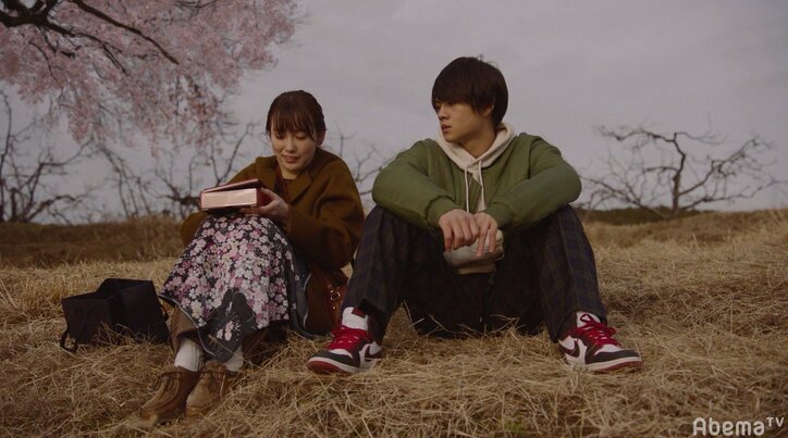再婚する母親を思い身を引く息子…佐野勇斗の繊細な演技が涙を誘う「僕だけが17歳の世界で」第4話