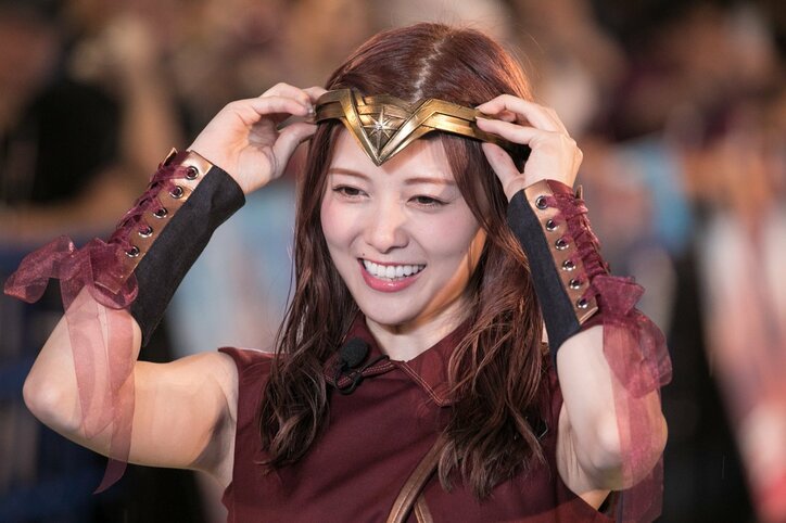 乃木坂46・西野七瀬、歌舞伎町で突然のアカペラ&ダンスに「恥ずかしい」と照れ笑い