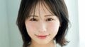 ≠ME・尾木波菜、弾ける笑顔と透明感あふれる美肌披露 『FLASH』登場