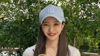 板野友美(32) 夫・高橋奎二投手(26)と娘のハグ＆チュー公開「ベビちんの横顔 旦那さんそっくり」