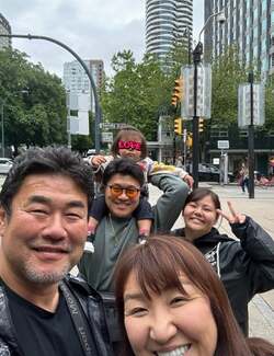  北斗晶、カナダに住む長男家族らとの集合ショットを公開「みんな同じ顔！！」 