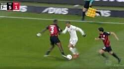 「鉄壁すぎる」カイザー・長谷部誠がエースを封じる圧巻ディフェンスを炸裂した瞬間　完璧すぎる連携プレーでバイエルンの10番・サネを無力化