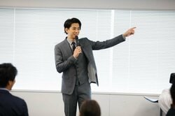 三浦翔平がサイバーエジェント入社式にサプライズ登場「いつか一緒に仕事しよう！」と熱いエール