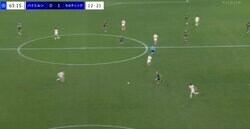 批判殺到！ 前田大然の“ 爆速スピード”を見誤った…「酷すぎる」バイエルンDF陣の“怠慢プレー”がSNSで話題に