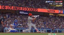 ドジャース戦で珍光景 バットがすっぽ抜けて吹っ飛んだ…野手も“ビックリ”の瞬間「すごい飛んだw」「恐ろしいw」