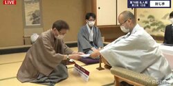 渡辺明三冠、42手目を封じる 初防衛目指す豊島将之名人ペースか／将棋・名人戦七番勝負