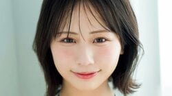 ≠ME・尾木波菜、弾ける笑顔と透明感あふれる美肌披露 『FLASH』登場