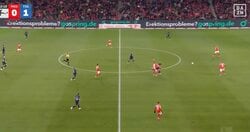 何してんの…？ 佐野海舟、目を疑う“まさかの動き”「バケモノか」空中から“真っ逆さま落下”→背中強打もプレー続行「不死身かよ！」