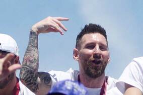 【W杯】英雄メッシが帰宅！　大観衆の出迎えに海外注目「狂った光景」「とんでもない群衆がいた」