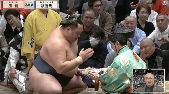 【写真・画像】「脅威の粘り」 41歳の鉄人、土俵際からの“大逆転劇”にファン驚き「足浮いてたのに」館内もどよめきと喝采　1枚目