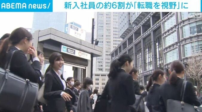 スーツを着た人ら