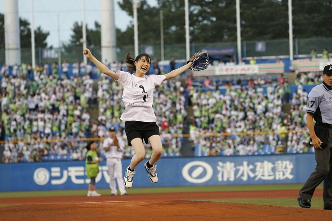 北香那、初の始球式をノーバウンドで大成功「楽しかったです！」 4枚目