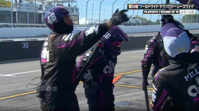 急発進も「タイヤが…」 放送席も「どういうこと？」騒然となったトラブルの瞬間 クルーも「がっくり」肩を落とす 4枚目