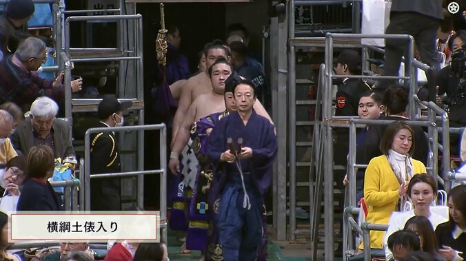 「うわ本物」「綺麗だからすぐわかる」大相撲、升席の女性にファン熱視線 ネットで話題に 2枚目