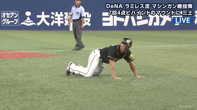 阪神の超人・糸井の打球にコーチがヒヤリ？　骨折を気にしない男の強烈な打球が一塁コーチへまっしぐら 1枚目