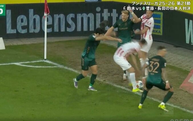 菅原由勢がブチギレ！ 判定に怒り爆発「アツいな」「めっちゃ叫んでる」相手選手が“時間稼ぎ”→ライン際で激しい攻防「気持ち入ってる」 3枚目