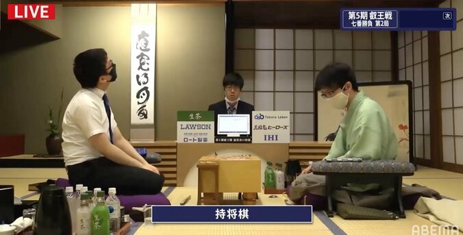 譲れない戦い 第2局は222手で持将棋成立 永瀬拓矢叡王 対 豊島将之竜王・名人 後日指し直しに／将棋・叡王戦七番勝負 1枚目