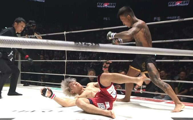 【写真・画像】【RIZIN】中国勢“初勝利”は凶悪なヒジと左フックで衝撃TKO DEEP暫定王者撃破で「さすがにえぐい」ざわめき　1枚目