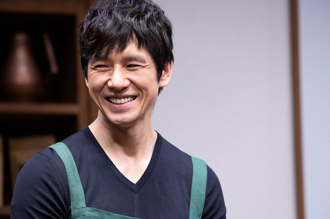 西島秀俊＆渡辺直美の共演秘話「待ち時間が地獄だった2年前。今では即興コントで遊んでいます」 8枚目