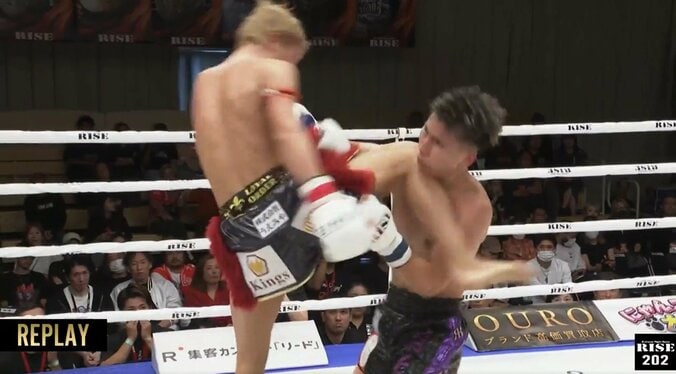 「目が飛んでる」“ド派手”な衝撃KO 怒涛の連打に「喧嘩キック」「ドンピシャだ」驚きの声も 2枚目