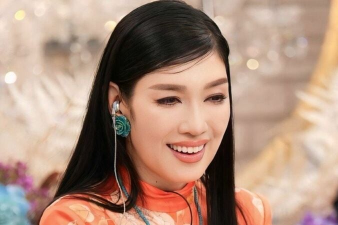 【写真・画像】24歳モデル美女、 小さな露天風呂でイケメン薬剤師と2人きりに…「めっちゃかわいい」の言葉に照れ笑い　1枚目