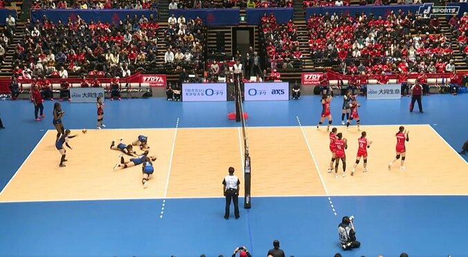 国枝慎吾、バレーボール始球式で圧巻の技 完璧すぎるサーブにアリーナ騒然 5枚目