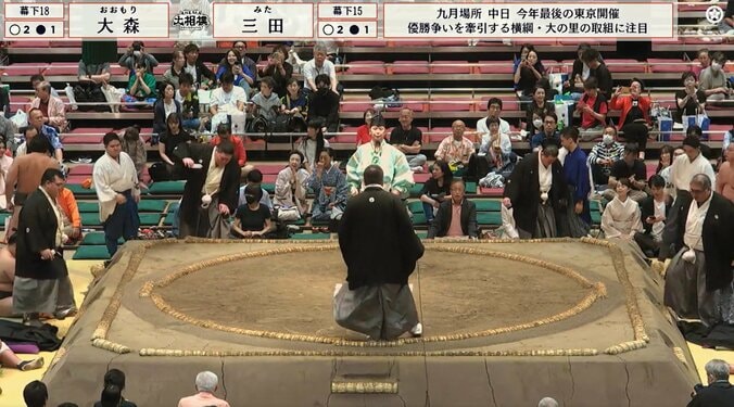 「何気に映ってるやん」大相撲、行司の背後に着物姿の美人女優が降臨 「お美しい」「早い時間から」驚きの声 4枚目