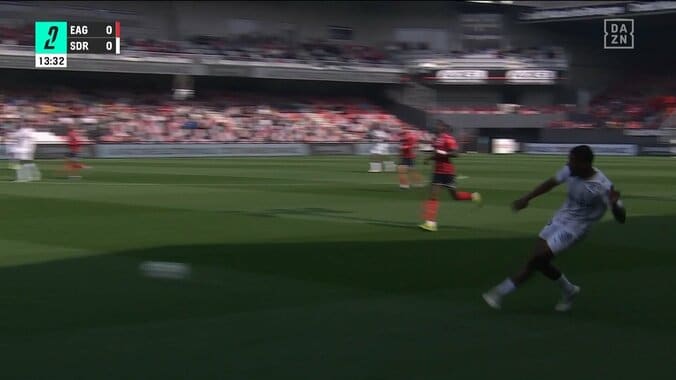 別格！中村敬斗、ビタ止めトラップ→美麗ターンで先制ゴールの起点に「めちゃくちゃいいターン」圧巻のボールコントロールにファン興奮 4枚目