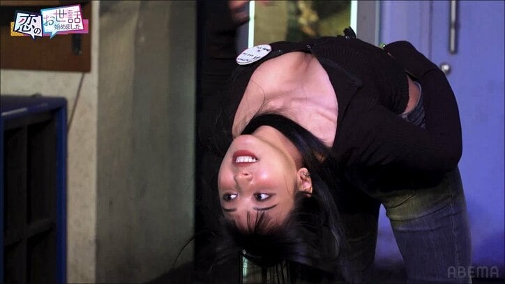 「溢れそう」美乳ブリッジ芸を披露したグラドルに合コン男性陣が釘付けに「大チャンス!」