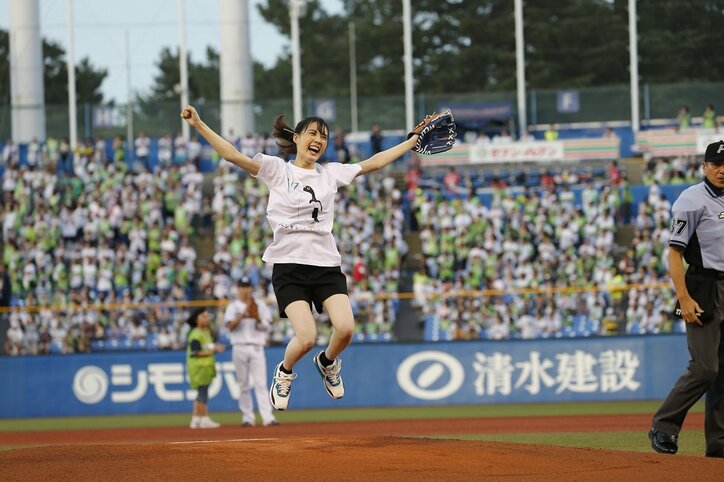 北香那、初の始球式をノーバウンドで大成功「楽しかったです!」