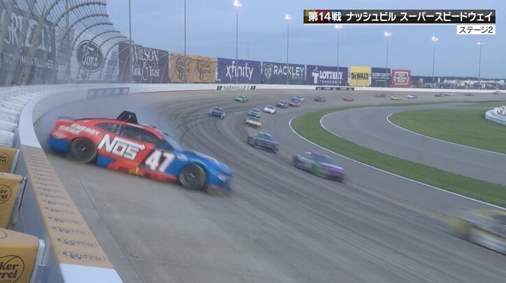 【写真・画像】給油ホースに引き摺られた！米レースでピットクルーが危機一髪も「ナイスガスマン」ノーペナで送り出した“プロ業”に称賛の声　1枚目