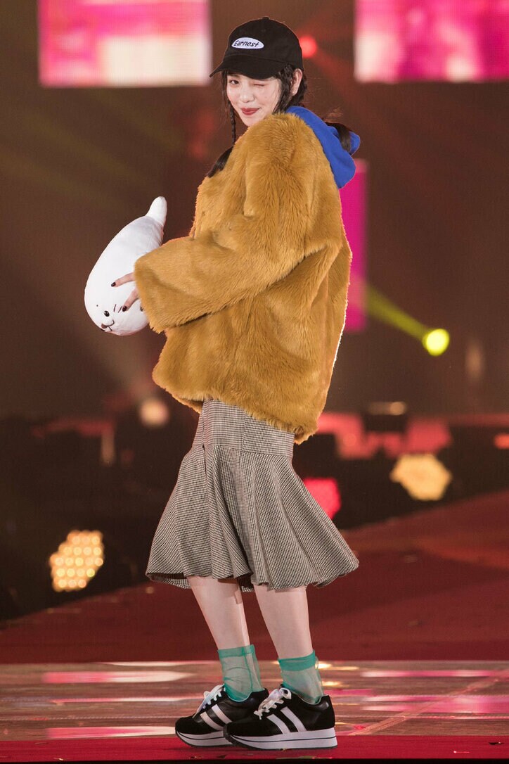 広瀬アリス＆すず姉妹の”イチャイチャ”に大歓声！ 初の幕張開催に3万1000人集結 -ガールズアワード2017A/W【画像集】