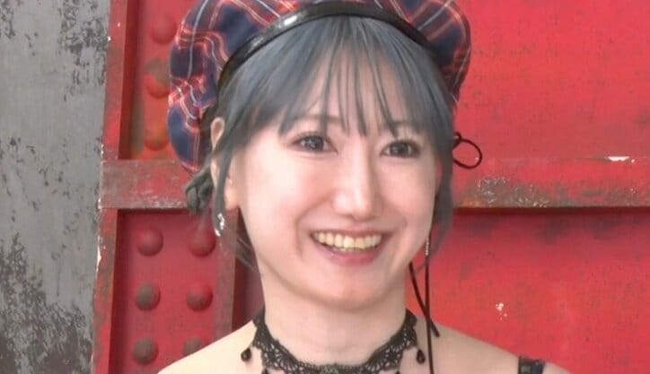 【写真・画像】ショーパン履きこなす年齢不詳の美脚美女の年齢をみちょぱが予想「めちゃくちゃ足綺麗だけど、人生を感じる」　1枚目