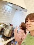 杉浦太陽、妻・辻希美とキッチンに立つ姿を公開「パスタ湯がくのに、寸胴が大活躍」