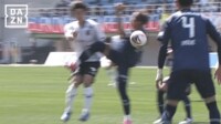 【映像】福岡・前寛之、あわやレッドカードの“ハイキック”