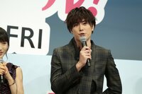 間宮祥太朗、尼神・誠子を後ろから抱きしめる写真を公開 読者から嫉妬の嵐