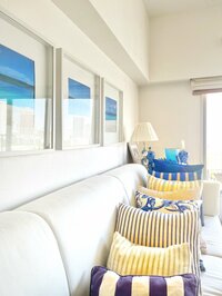 AHN MIKA『家で一番好きな場所！青と白の世界！』