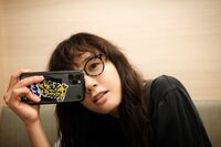 水川あさみの“珍しいメガネ姿”にファン絶賛 「素敵な笑顔」「お似合いです」